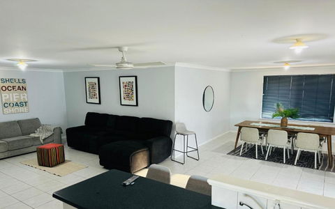 Executive Escape 4 Bedroom Home - Tourism Adelaide 3