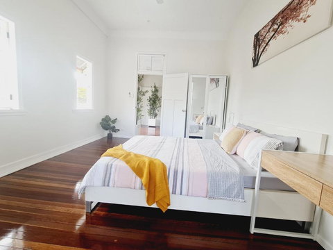 Entire 2 Attached Duplex Unit, 15ppl - Tourism Adelaide 1