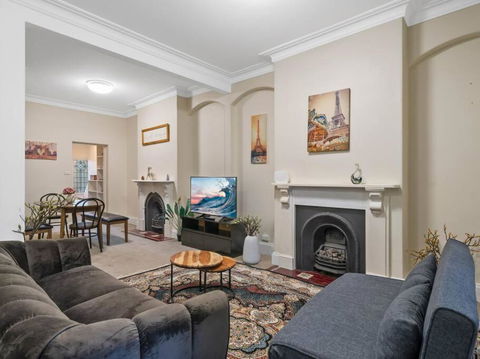 Fancy 4 BR House With Parking - ICC&Darling Harbour-8 Mins Walk - Tourism Adelaide 0