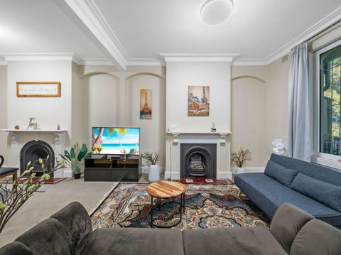Fancy 4 BR House With Parking - ICC&Darling Harbour-8 Mins Walk - Tourism Adelaide 2