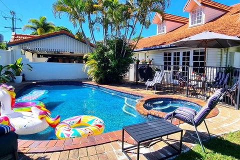 Fab 4brm Home With Pool A 15 Min Walk To Beach - Tourism Adelaide 0