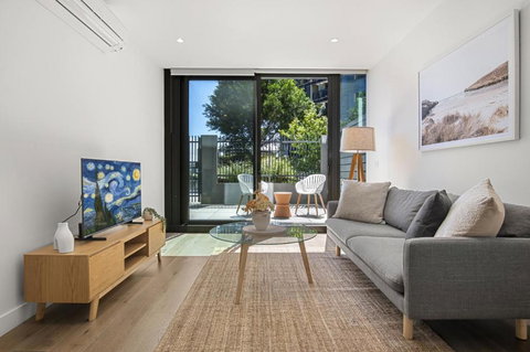 Fabulous 1-Bed With Pool And Private Courtyard - Tourism Adelaide 0