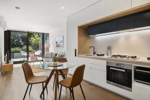 Fabulous 1-Bed With Pool And Private Courtyard - Tourism Adelaide 2