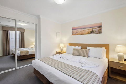 Fabulous Apt In Northbridge With Pool & WiFi - Tourism Adelaide 2