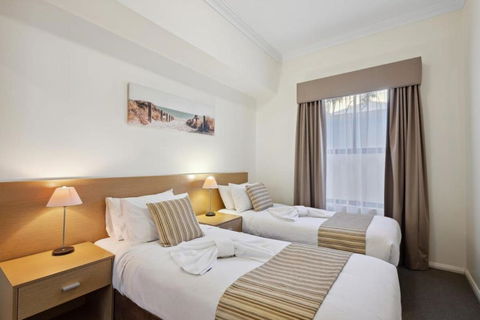 Fabulous Apt In Northbridge With Pool & WiFi - Tourism Adelaide 3