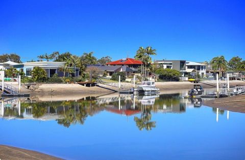 Fabulous Canal-front Unit In Mooloolaba - Tourism Adelaide 1