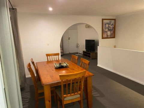 FAMILY 3-bedroom Everton Hills Apartment - Tourism Adelaide 0