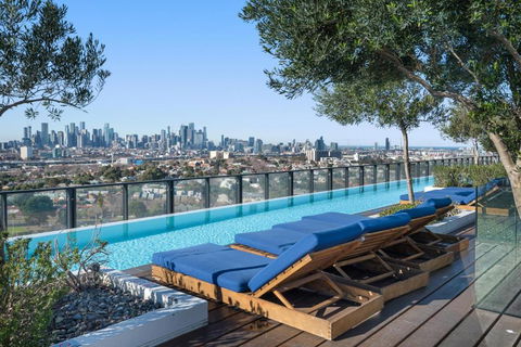 FLEMINGTON - Melbourne City Views - Tourism Adelaide 0