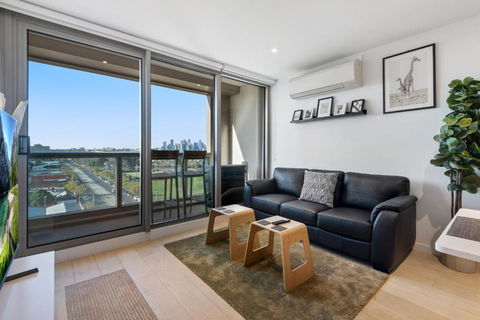 FLEMINGTON - Melbourne City Views - Tourism Adelaide 1