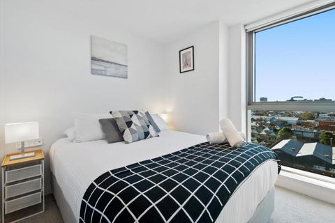 FLEMINGTON - Melbourne City Views - Tourism Adelaide 2