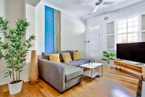 Gorgeous 2 Bedroom House Ultimo 2 E-Bikes Included - Tourism Adelaide 1