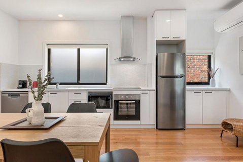 Gorgeous 3-Bed House With Spacious Shared Backyard - Tourism Adelaide 2