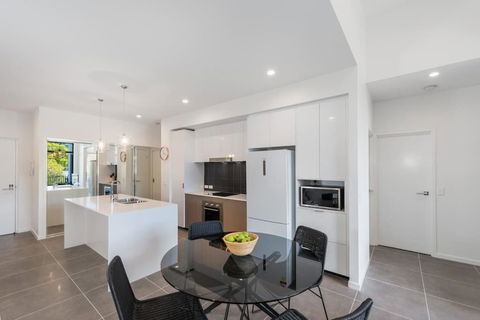H6B - Round About Bulimba - Tourism Adelaide 0