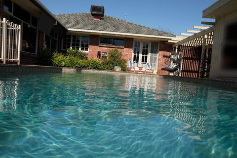 Hampton Spacious House & Pool - Tourism Adelaide 0