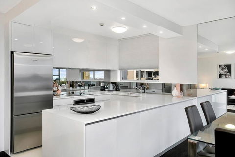HARIS - Modern 2BR Apartment With Views - Tourism Adelaide 1