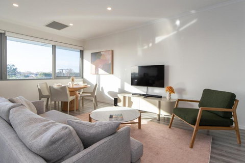 Hilton Executive Apartments - Tourism Adelaide 0