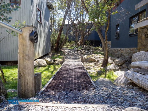Indi Chalet - Tourism Adelaide 3