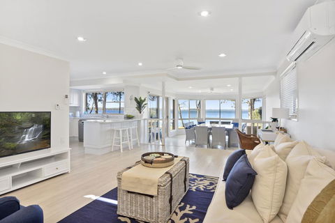 Adrift Retreat - St Georges Basin Waterfront Home - Tourism Adelaide 0