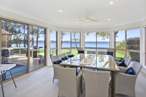 Adrift Retreat - St Georges Basin Waterfront Home - Tourism Adelaide 2
