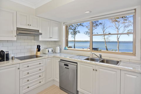 Adrift Retreat - St Georges Basin Waterfront Home - Tourism Adelaide 3