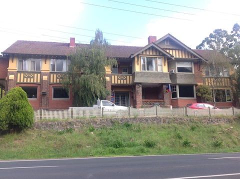 Alpine Retreat Hotel - Tourism Adelaide 0