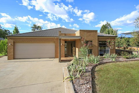 Always Bright - A Bright Escape - Tourism Adelaide 2