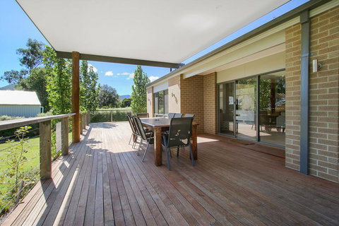 Always Bright - A Bright Escape - Tourism Adelaide 3