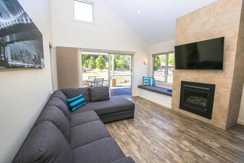 Amber Mist Villa One - Tourism Adelaide 2