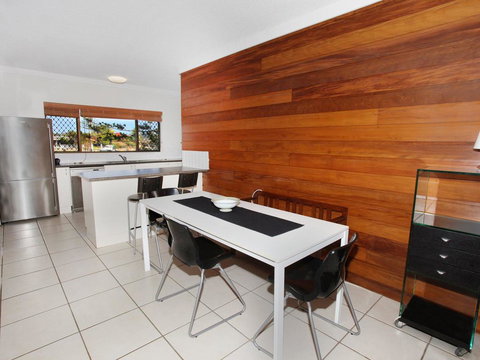 Anjuna 2 - 2 BDRM Budget Stay On Canal - Tourism Adelaide 2