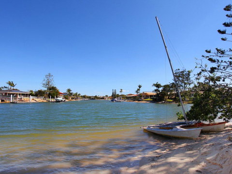 Anjuna 2 - 2 BDRM Budget Stay On Canal - Tourism Adelaide 0