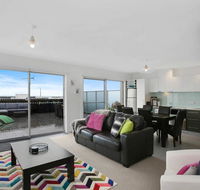 APOLLO 13 PENTHOUSE - free wifi  huge terrace - Tourism Adelaide