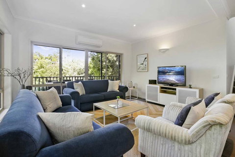 APOLLO BAY HOLIDAY HOUSE - Walk To Beach + Wifi - Tourism Adelaide 0