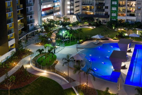 Art-Inspired, Designer APT In The Vibrant Area - Tourism Adelaide 1
