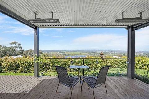 Luxury & Plush Lifestyle 5 Bedroom House In Mt Eliza - Tourism Adelaide 1