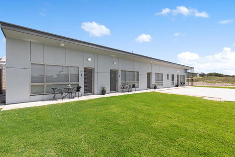 Luxury Apartments And Motel Rooms - Free Wifi - Close To Beach - Tourism Adelaide 1