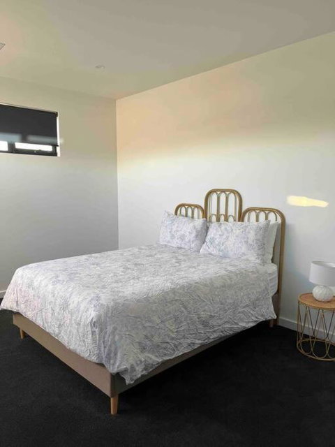 Luxury On The Lake - Tourism Adelaide 3