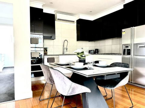 Luxury Stay In Williamstown - Tourism Adelaide 0