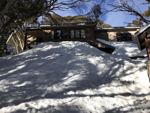 MAGNIFICENT SKIING ON MOUNT BULLER - Tourism Adelaide 1