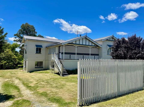 MAGNOLIA HOUSE ON THE CREEK - STANTHORPE - Tourism Adelaide 0