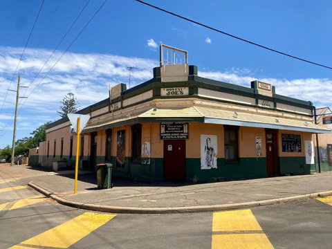 Main Reef Hotel - Tourism Adelaide 0