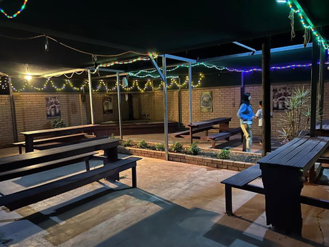 Main Reef Hotel - Tourism Adelaide 2