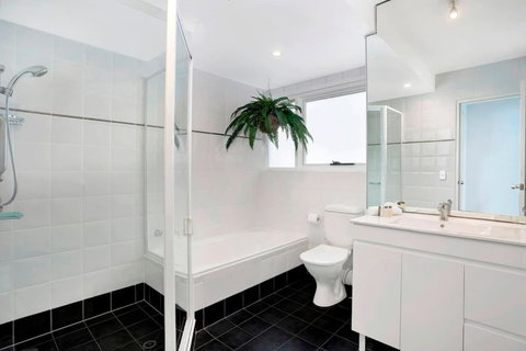 MAN29 - Beautiful 2 BR Apartment Manly Wharf Views - Tourism Adelaide 3