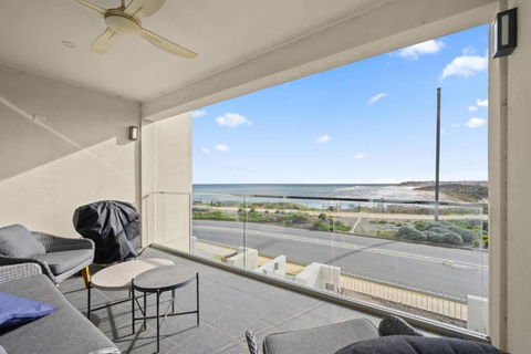 Meander - Port Noarlunga South - C21 SouthCoast Holidays - Tourism Adelaide 2