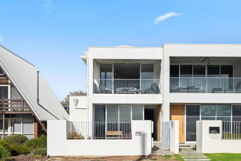 Meander - Port Noarlunga South - C21 SouthCoast Holidays - Tourism Adelaide 0