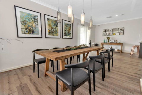 Mid Century 4 Bedroom Getaway In Barossa Vineyard - Tourism Adelaide 2