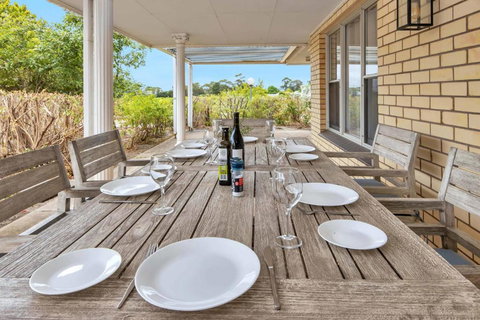 Mid Century 4 Bedroom Getaway In Barossa Vineyard - Tourism Adelaide 3
