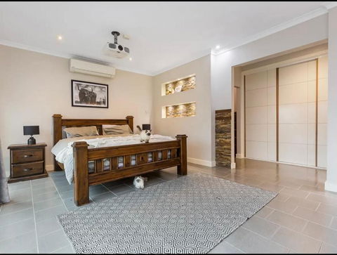 Modern Family Home With Pool - Tourism Adelaide 2