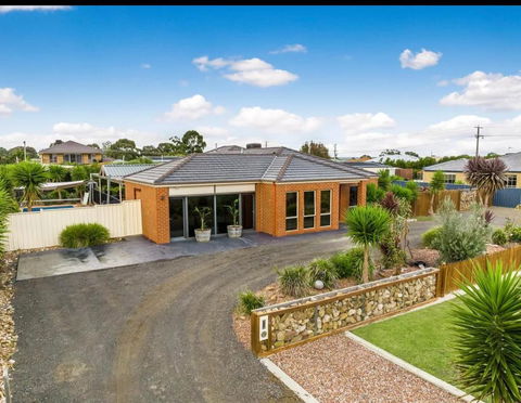 Modern Family Home With Pool - Tourism Adelaide 1