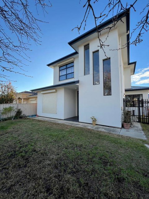 Modern House Between Airport And Sea - Tourism Adelaide 3