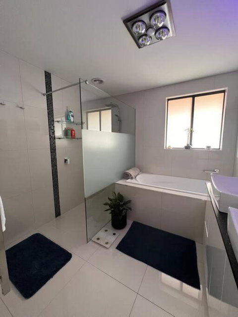Modern Light Filled Home Near Beaches - Tourism Adelaide 1